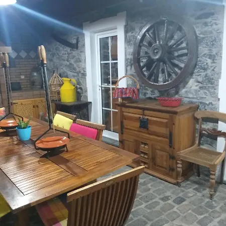 펜션 The Old School 칼례타