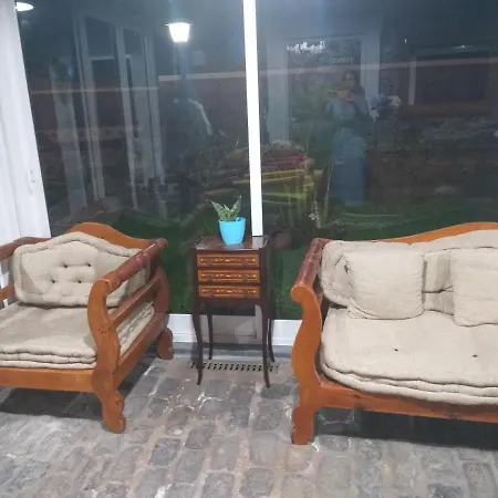 펜션 The Old School 칼례타