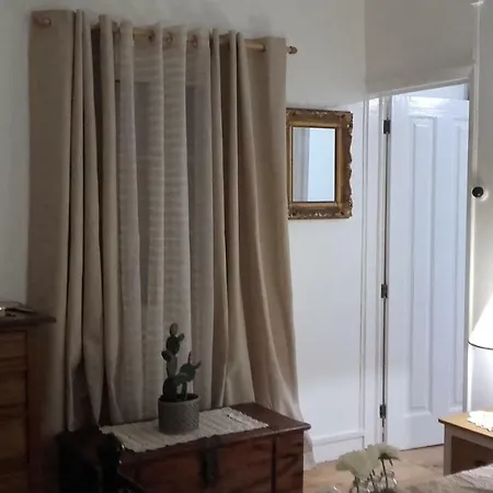 펜션 The Old School 칼례타