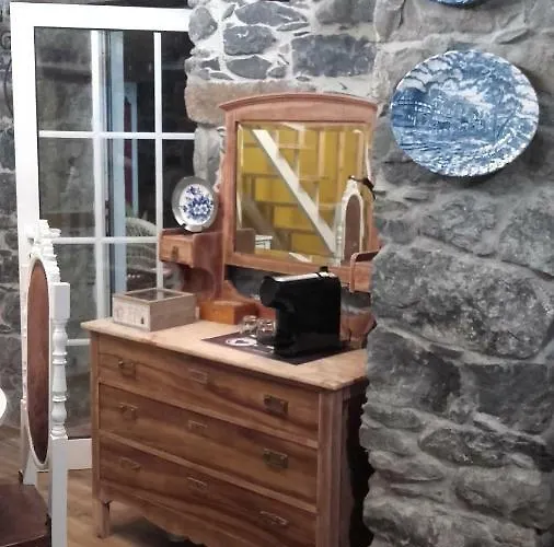 The Old School Calheta